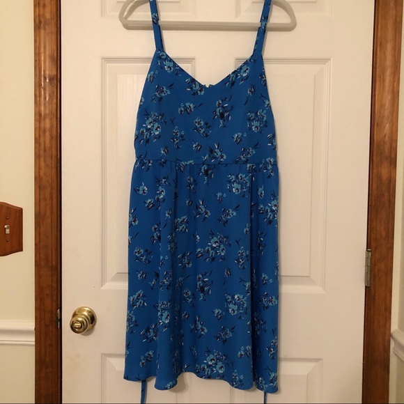 LOFT Dresses & Skirts - LOFT Stylish Blue Floral Dress